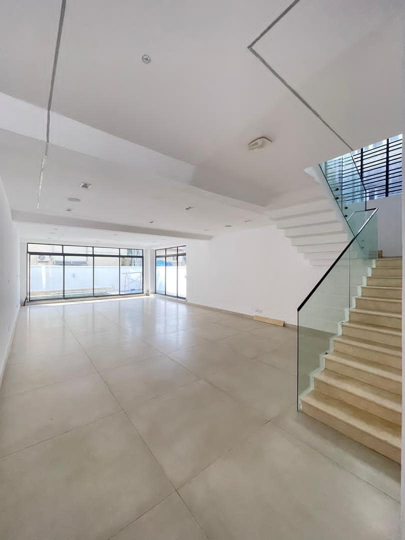 LUXURY 5BEDROOM FULLY DETACHED DUPLEX FOR SALE.