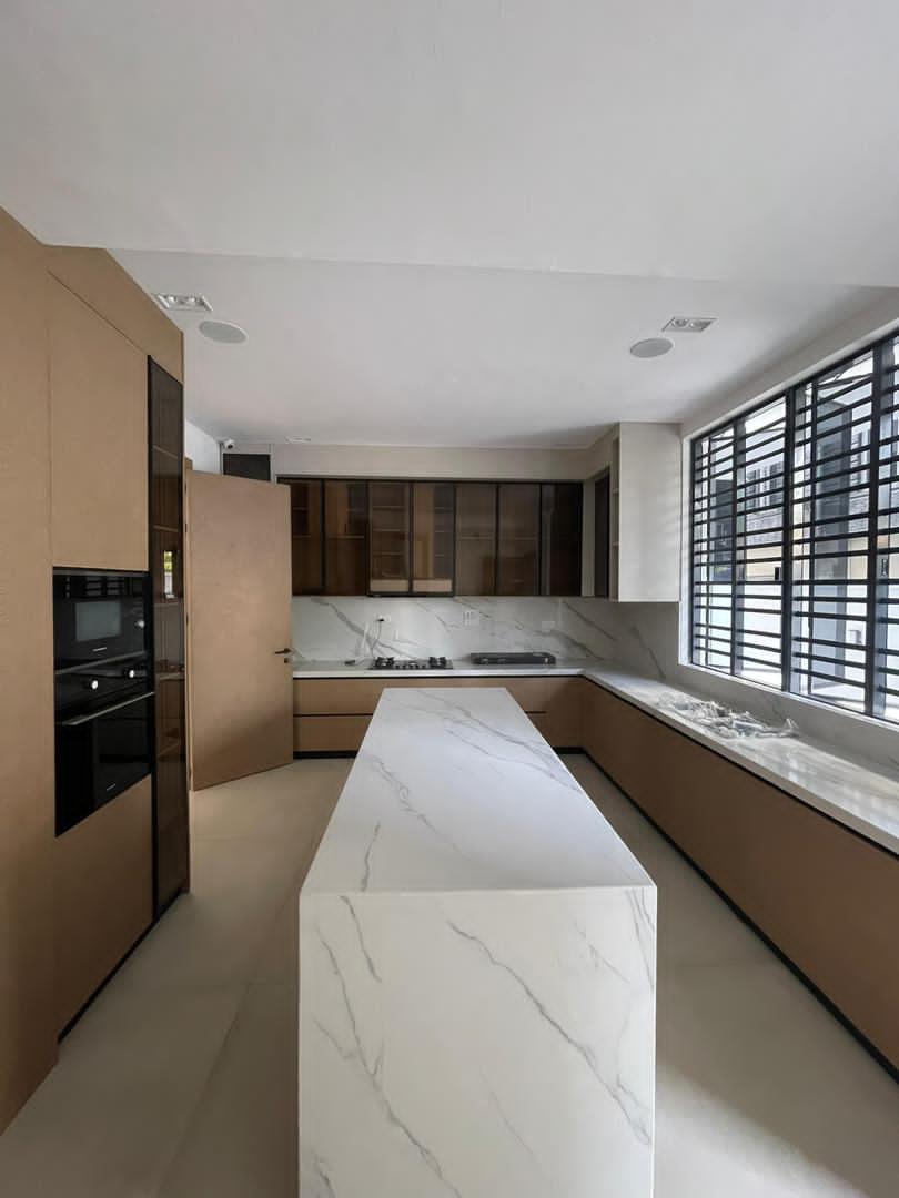 LUXURY 5BEDROOM FULLY DETACHED DUPLEX FOR SALE.