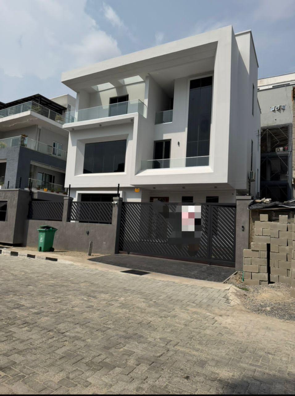 EXQUISITELY FULLY DETACHED DUPLEX FOR SALE.