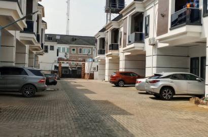 To let  ‎Fully serviced 4bedroom Terrace duplex very spacious to let @Ikota villa GRA
