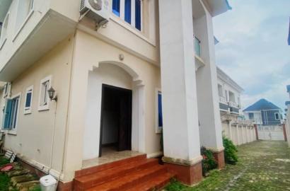 5-Bedroom Fully Detached Duplex with BQ | Magodo Phase 1 GRA