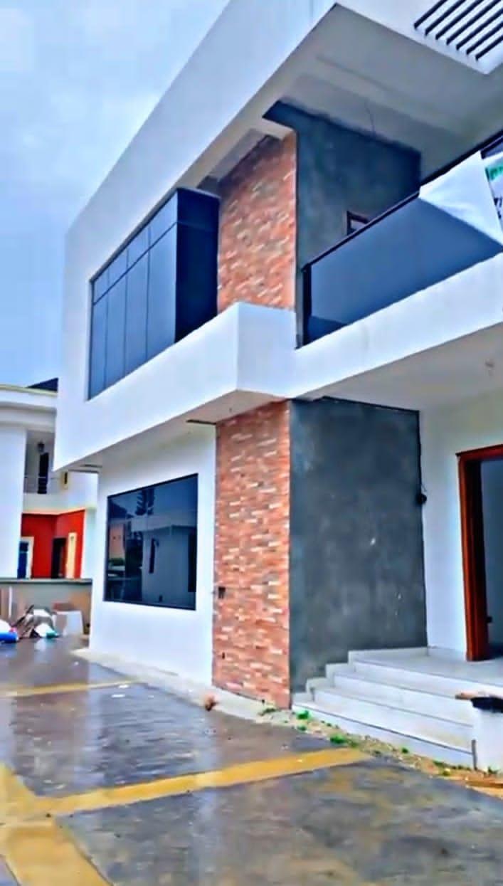 5-BEDROOM DETACHED DUPLEX FOR SALE!*