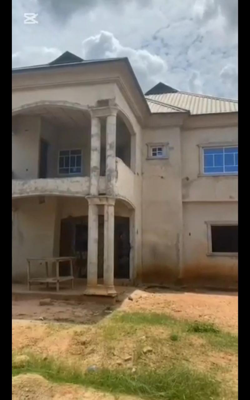 6-Bedroom Duplex + 2 Units of Room & Parlour Self-Contained for Sale at MTN Mast, Ugbor