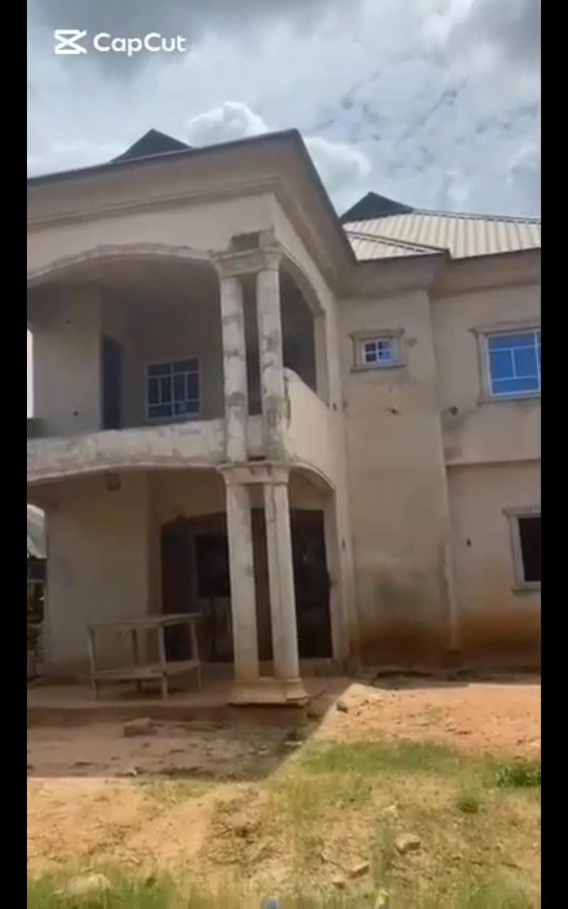 6-Bedroom Duplex + 2 Units of Room & Parlour Self-Contained for Sale at MTN Mast, Ugbor