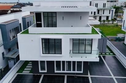 5-Bedroom Fully Detached Duplex with Pool at Orchid Road