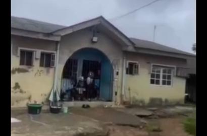 3-Bedroom Bungalow with 4 Shops on Full Plot at Temidire, Bada Ayobo