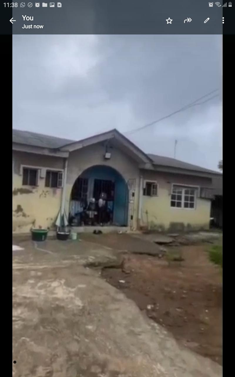 3-Bedroom Bungalow with 4 Shops on Full Plot at Temidire, Bada Ayobo