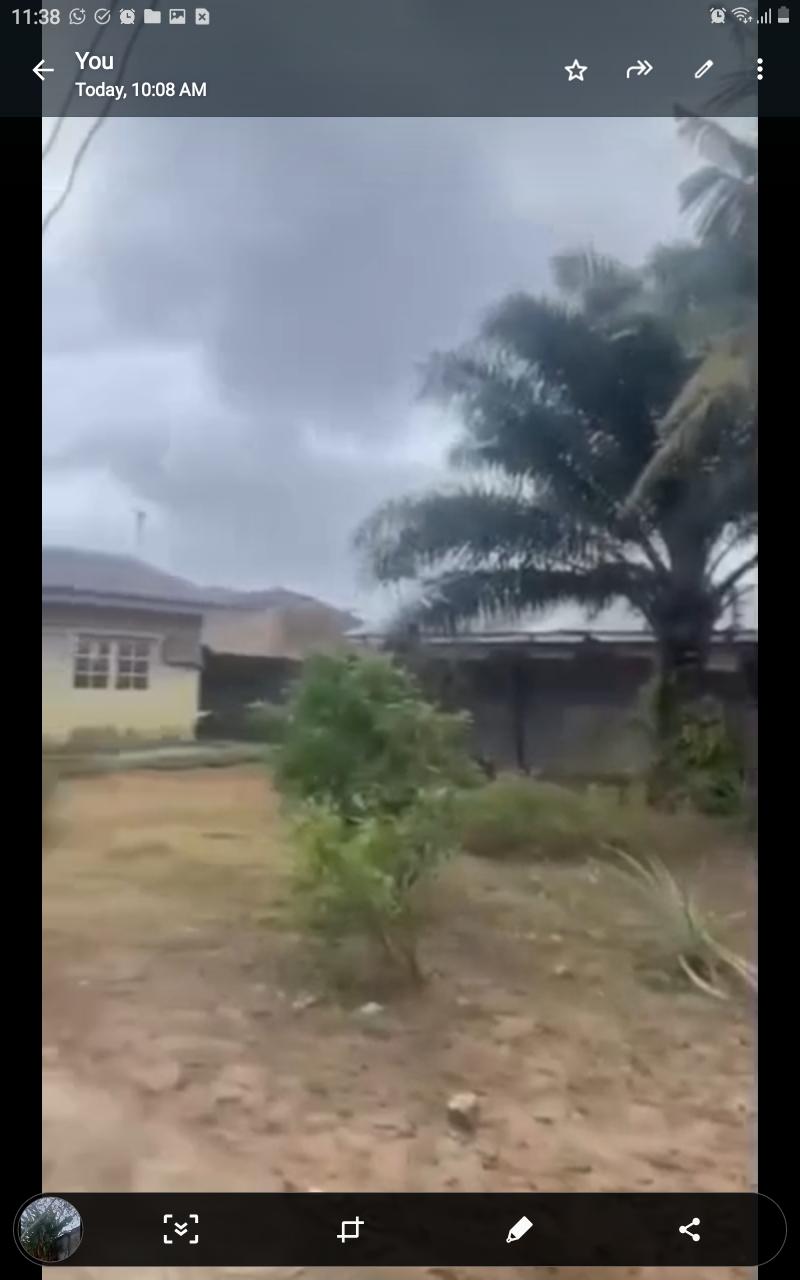 3-Bedroom Bungalow with 4 Shops on Full Plot at Temidire, Bada Ayobo