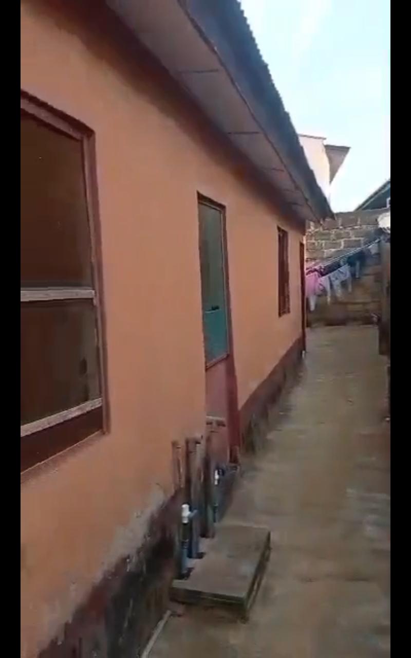 Mini Flat To Let at Idimu – Close to the Road