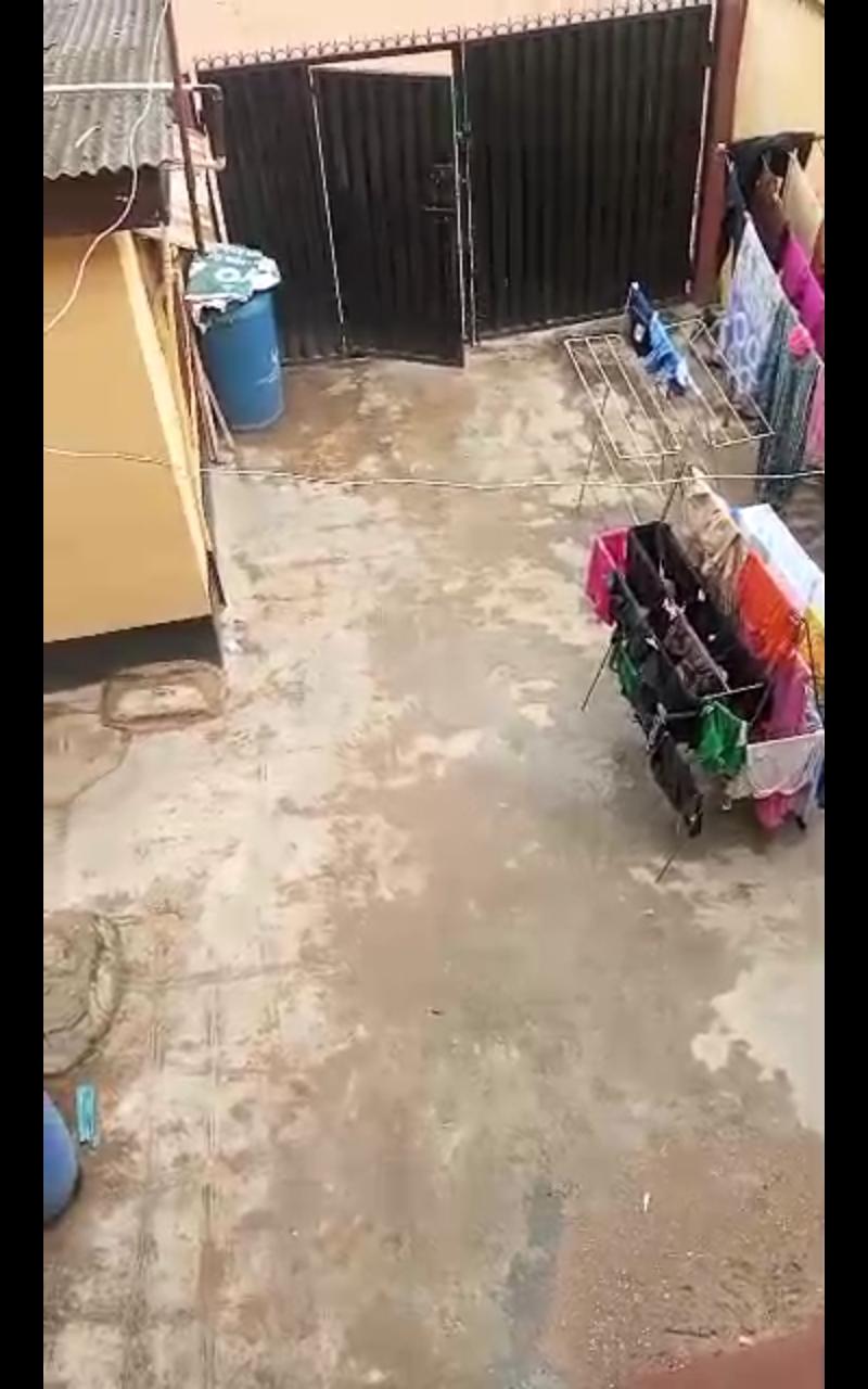 Spacious mini flat to let – ejigbo
