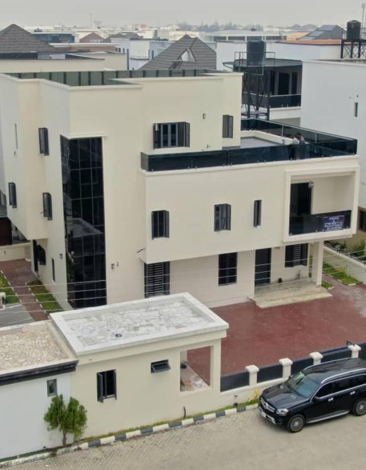 5-Bedroom Detached Home with BQ – Victory Park, Osapa London