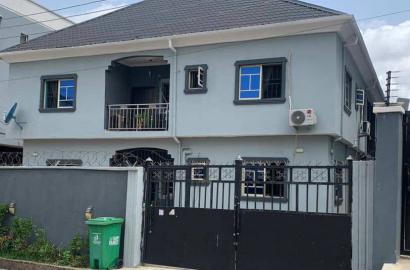 A well maintained block of 4 units of 3 bedroom flat all rooms en-suite n guest toilet with ample parking*