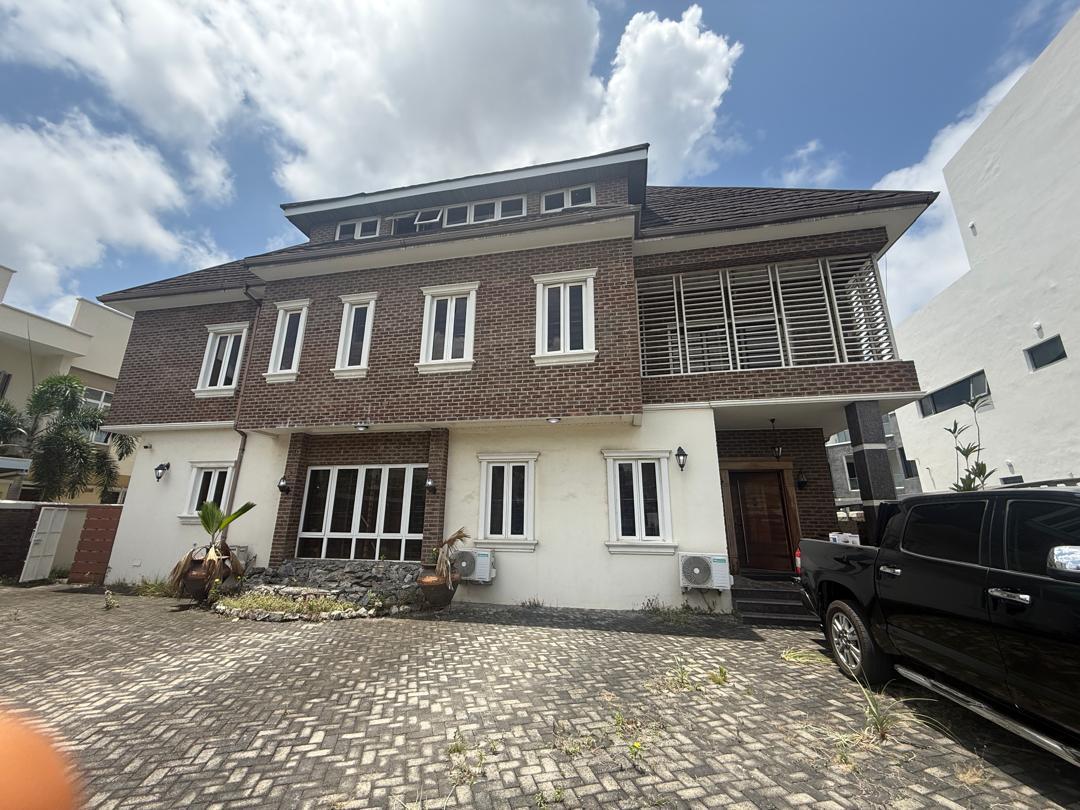 5-Bedroom Detached Residence at Pinnock Beach Estate