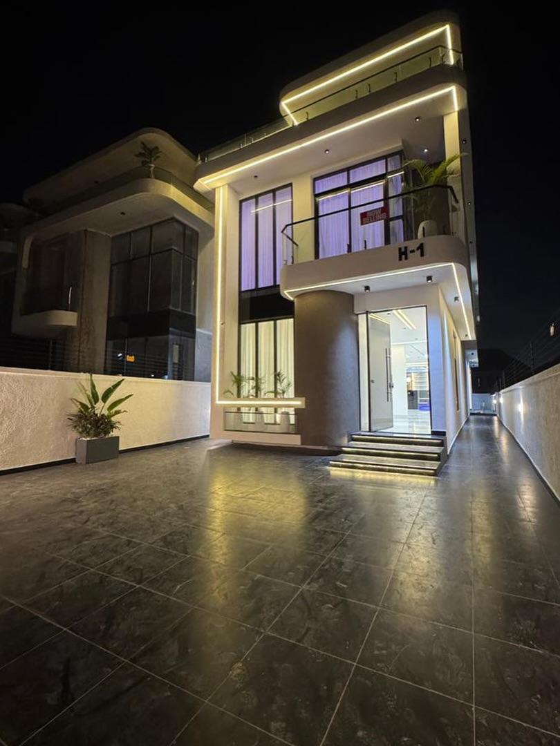 5-Bedroom House with Swimming Pool — Orchid Road 🌃🏊🔥