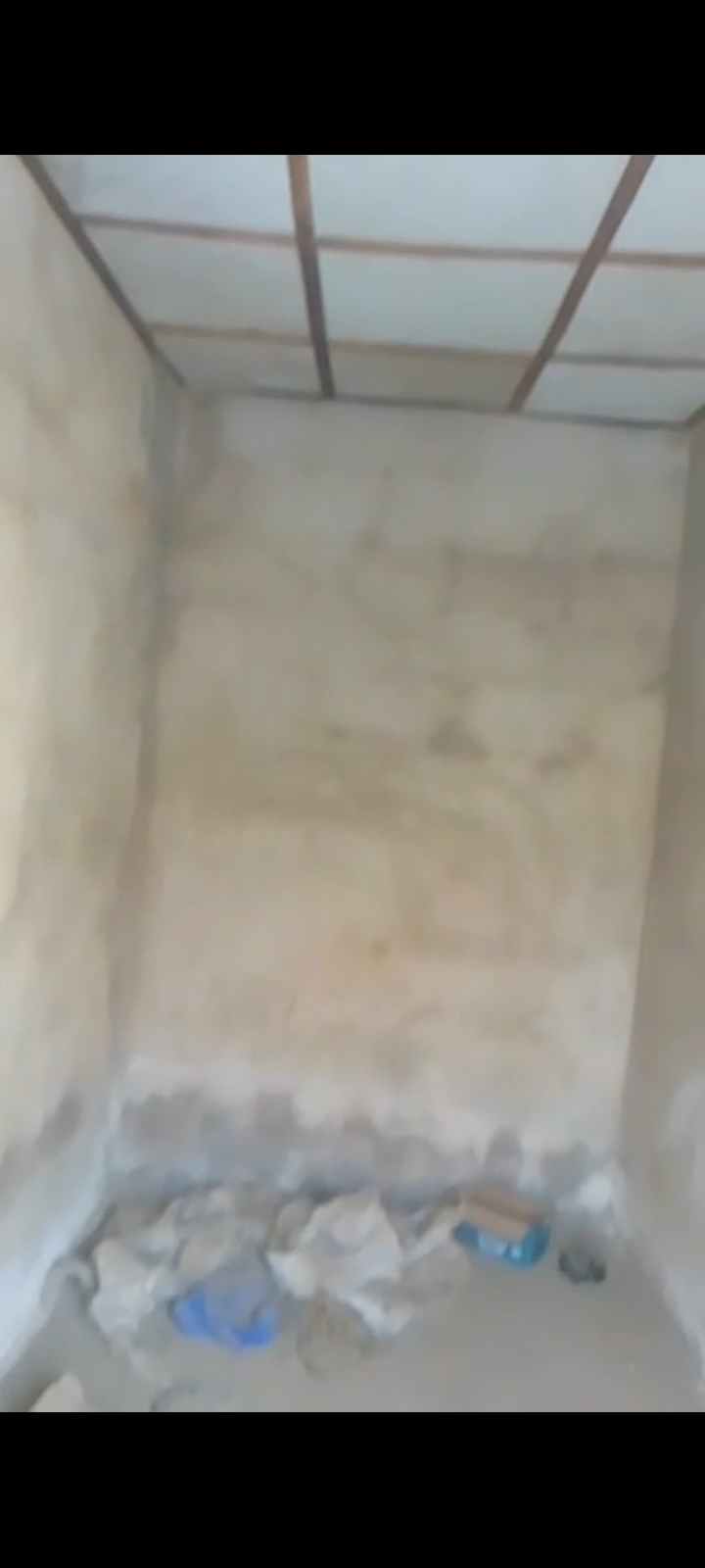 Shop to Let, at Catholic church street, by NNPC road junction, Oke-Afa