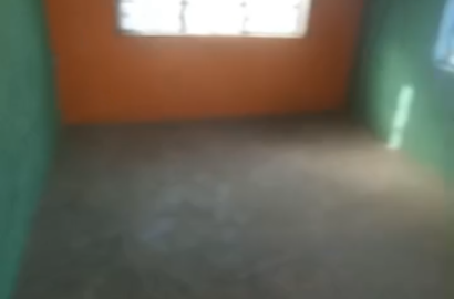 Decent and spacious Miniflat upstairs