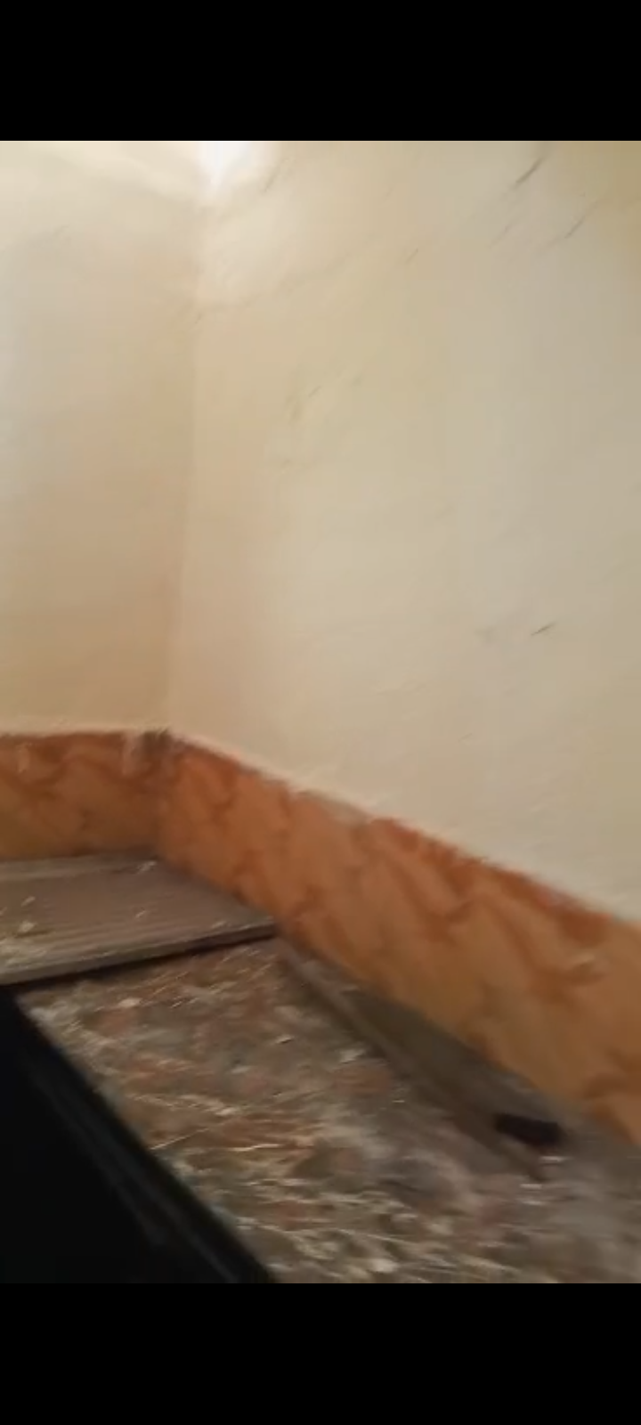 Well Ventilated and Very Spacious Room Self Upstairs @Teniola, Ijesha Airway.