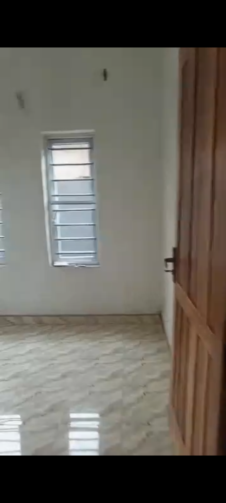 Decent Mini flat available at oworoshoki Lagos.