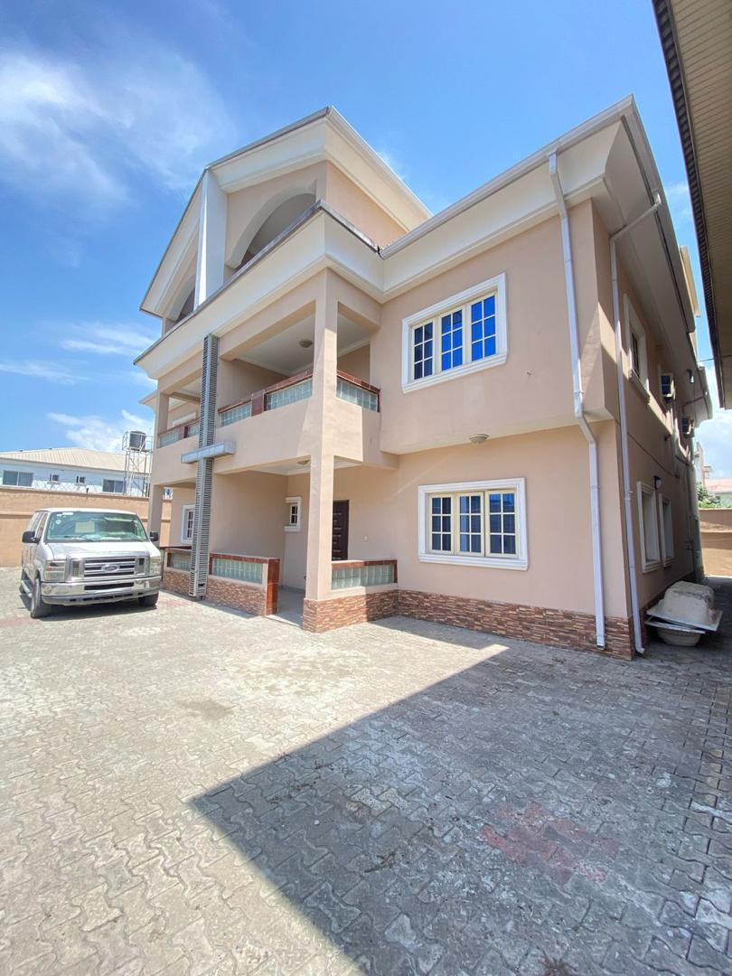Standard and Spacious 5 Bedroom Duplex with boy's quarter @Oniru Victoria Island ,Lagos
