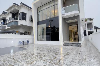 STUNNING LUXURY 5 BED FULLY DETACHED DUPLEX WITH SWIMMING POOL AND BQ @CHEVRON, LEKKI