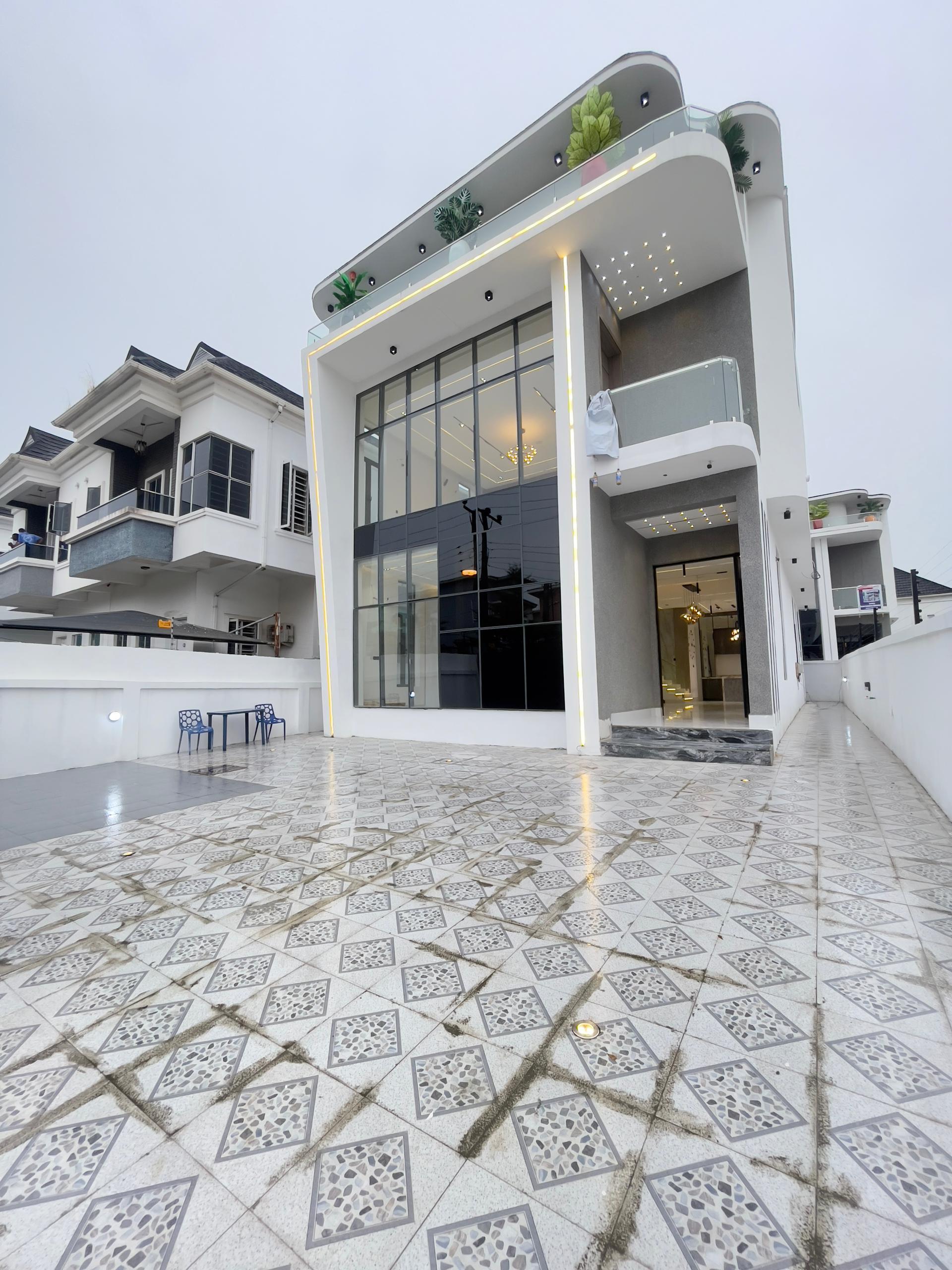 STUNNING LUXURY 5 BED FULLY DETACHED DUPLEX WITH SWIMMING POOL AND BQ @CHEVRON, LEKKI