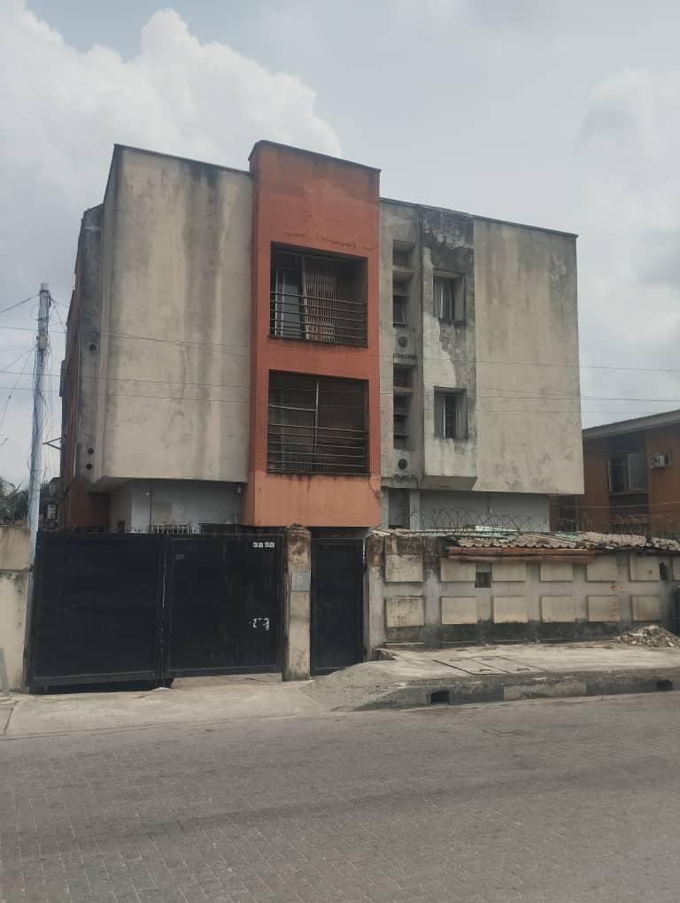 A block of (6) Flats of 3 bedrooms each  @Adekunle kuye street Aguda, Surulere