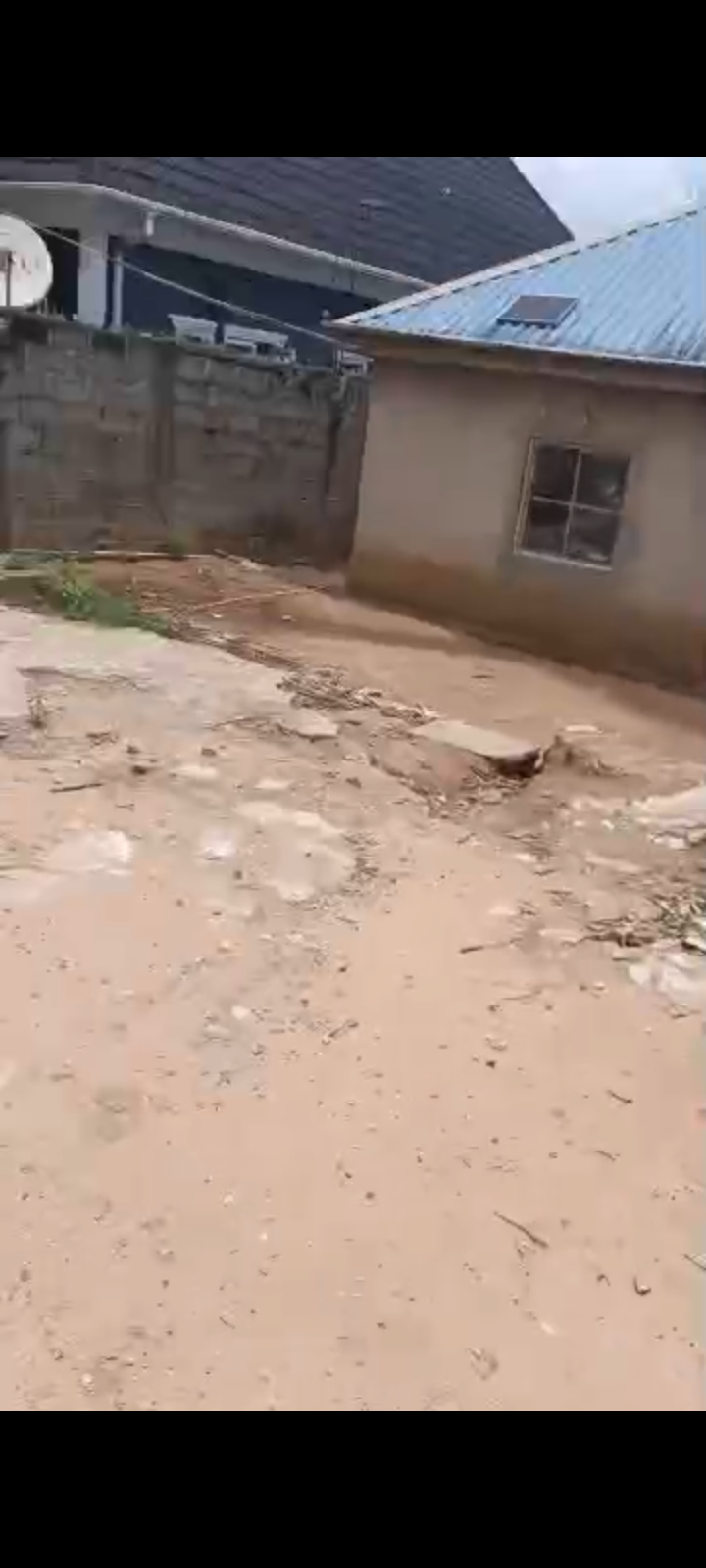 3 bedroom apartment @Alimosho LG lanre bus stop,new igando town along LASU road