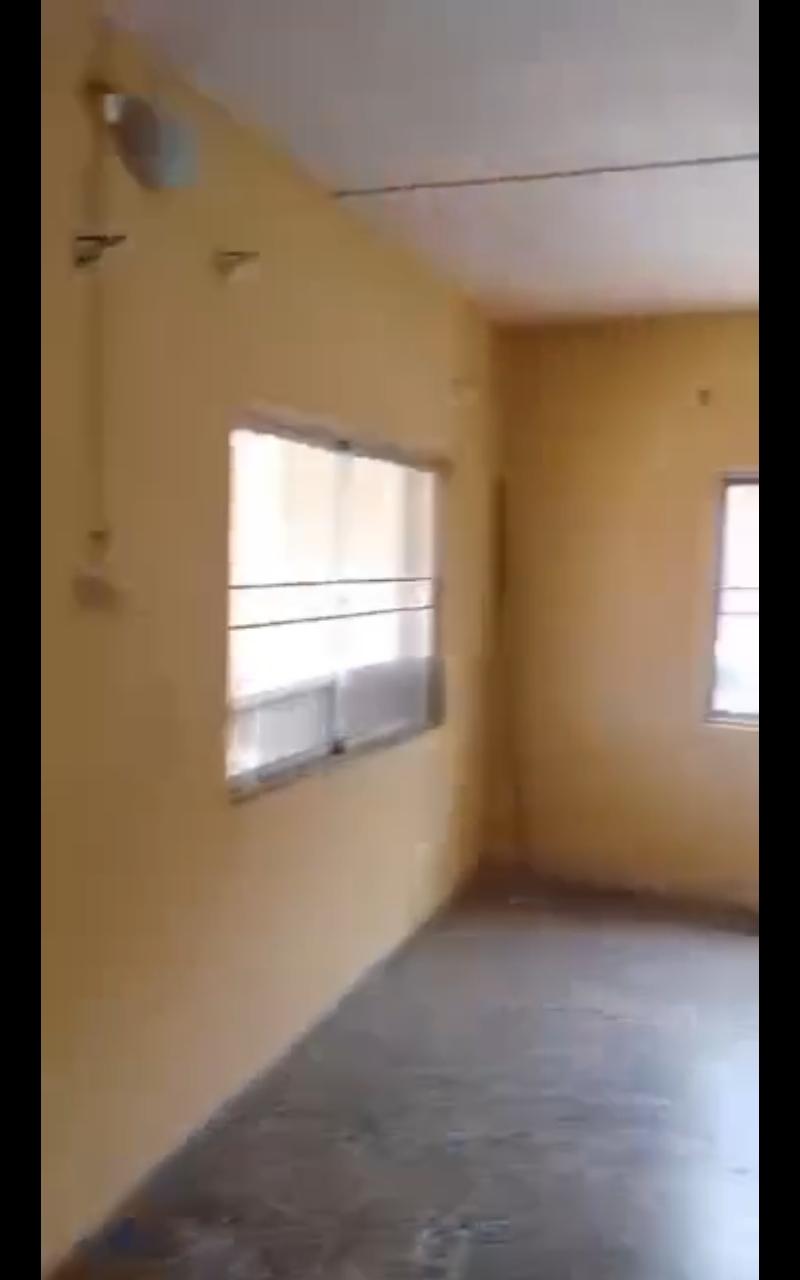 3-Bedroom Flat To Let at Toluwani Bus Stop, Ijegun