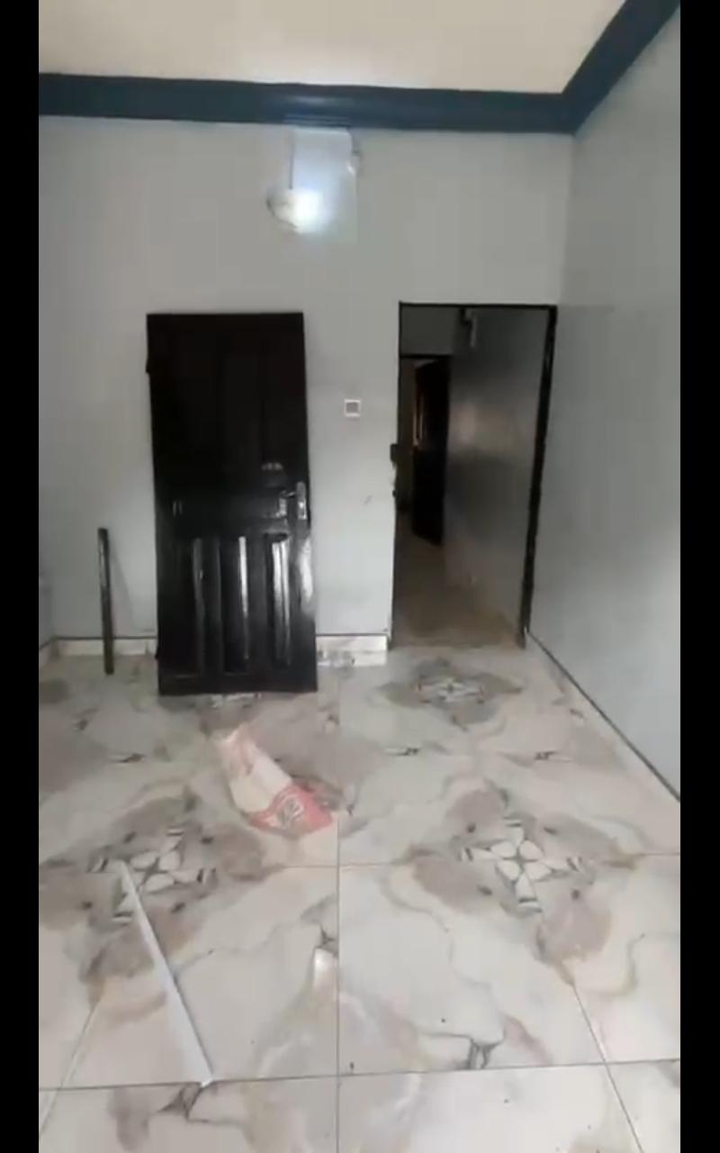 Spacious Mini Flat | 📍Sholuyi, Gbagada
