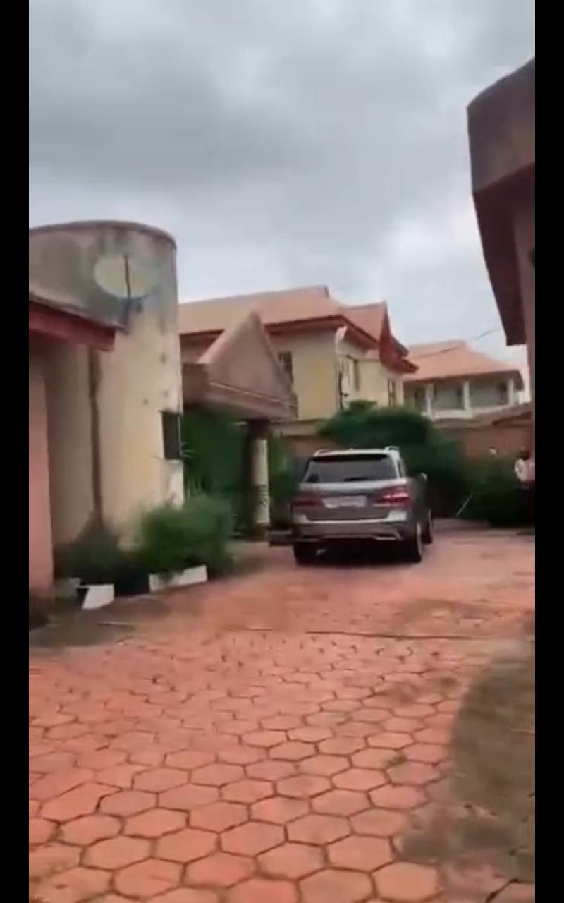 4-Bedroom Bungalow with 3 Sitting Rooms on 746sqm Full Plot For Sale at Off Idimu–Ikotun Road
