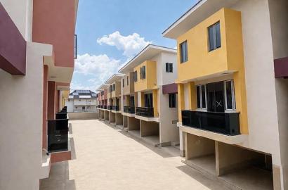☑️ FOR SALE – LUXURY 4 BEDROOM TERRACE DUPLEX + BQ 🏡✨ 📍 Location: Off Adeniyi Jones, Ikeja, Lagos