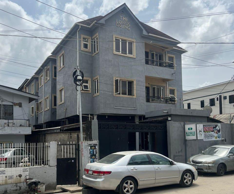 🏢 FOR SALE – BLOCK OF FLATS WITH WAREHOUSE 📍 Location: Off Alhaji Masha Road, Surulere, Lagos
