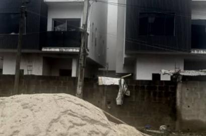 🏡 FOR SALE (Direct to Mandate) Newly Built 4-Bedroom Fully Detached Duplex 📍 Location: Gbagada, Lagos