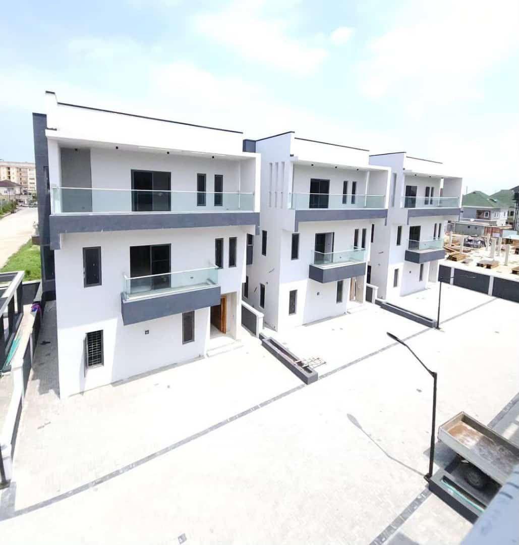 🏡 DIRECT BRIEF – FOR SALE Spacious 5-Bedroom Contemporary Detached Duplex (Tenanted) 📍 Location: Gbangbala Road, Ikate Elegushi, Lekki, Lagos