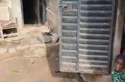 FACE-ME-I-FACE-YOU BUNGALOW ON HALF PLOT – CELE EGBE, ISOLO/IKOTUN EXPRESS ROAD