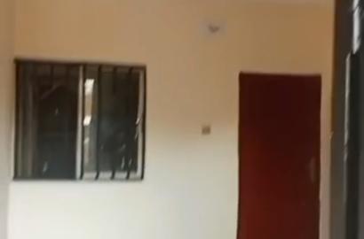 Newly Renovated 2-Bedroom Flat (Downstairs) 📍 Location: Parkview Estate, Lagos