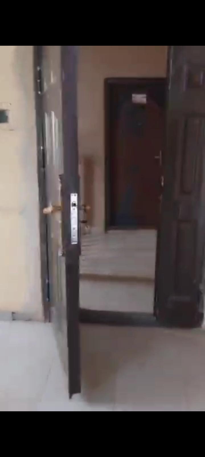 TO LET 🏡 Standard 3-Bedroom Flat (2nd Floor) 📍 Location: Near Canoe Bus Stop, Oke-Afa, Lagos