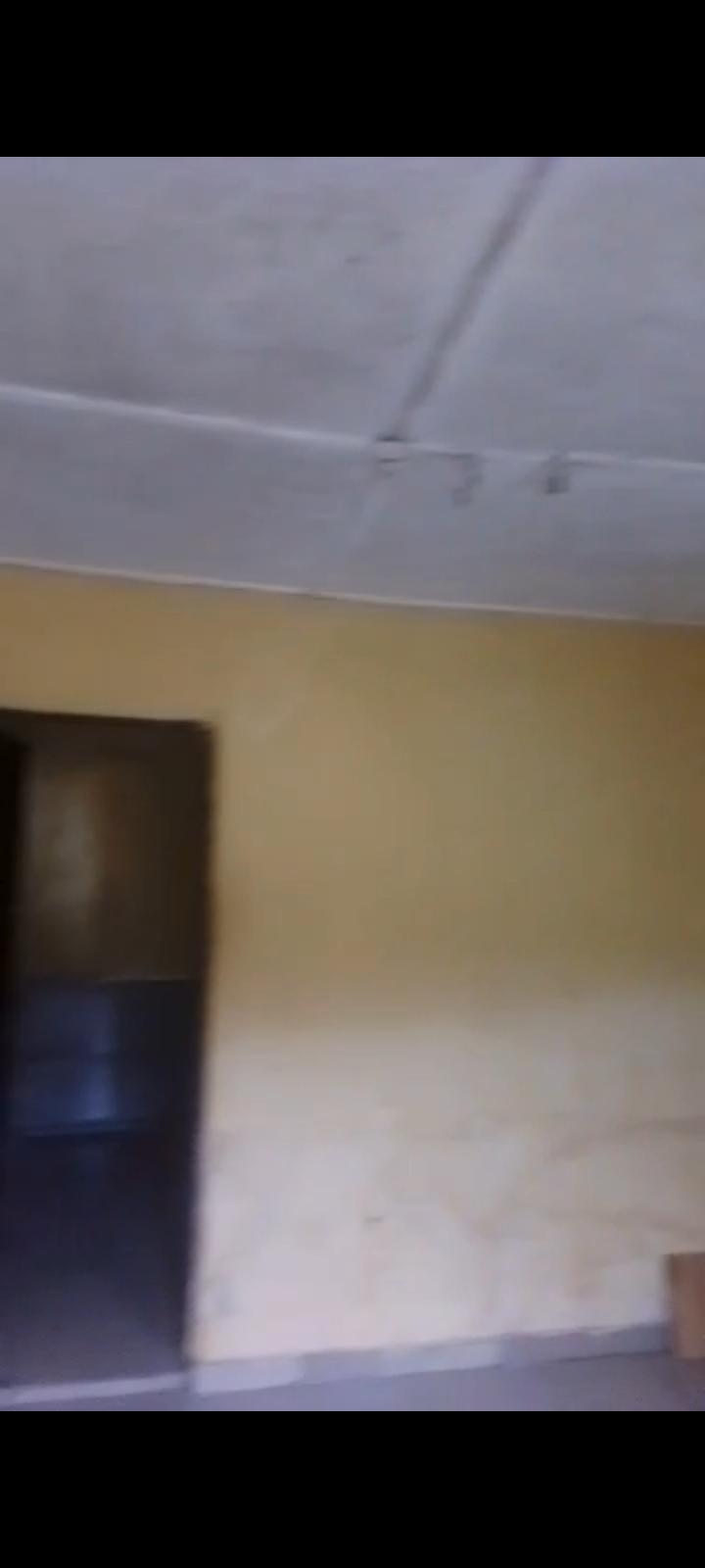 🏡 TO LET Mini Flat 📍 Location: 12B, Toyin Adebiyi Crescent, Oke-Afa, Isolo, Lagos