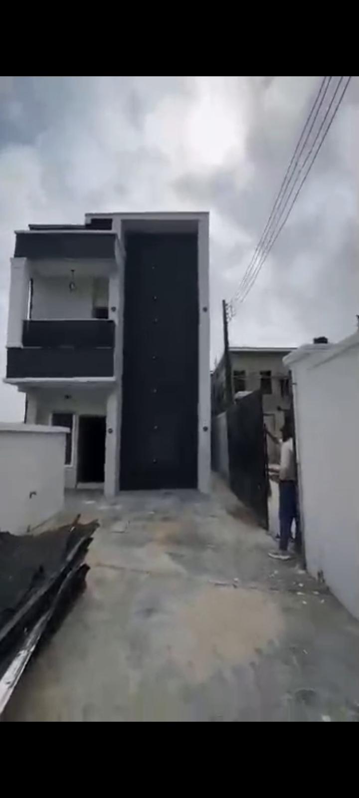 2 Units of 4-Bedroom Detached Duplexes 📍 Location: Mercy Land Estate, Magodo Isheri, Lagos