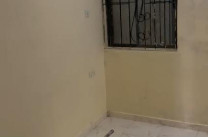 🏡 TO LET Nice Portable Mini Flat 📍 Location: Across Community Road Bridge, Bucknor, Lagos