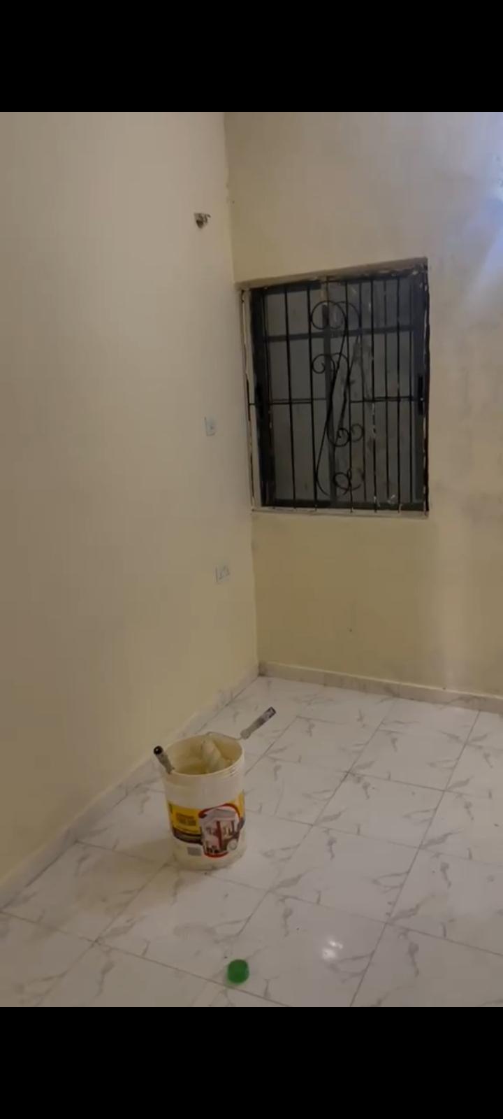 🏡 TO LET Nice Portable Mini Flat 📍 Location: Across Community Road Bridge, Bucknor, Lagos
