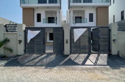 Luxury 6bedroom fully detached duplex