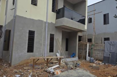 Fantastic finished 5bedroom Duplex