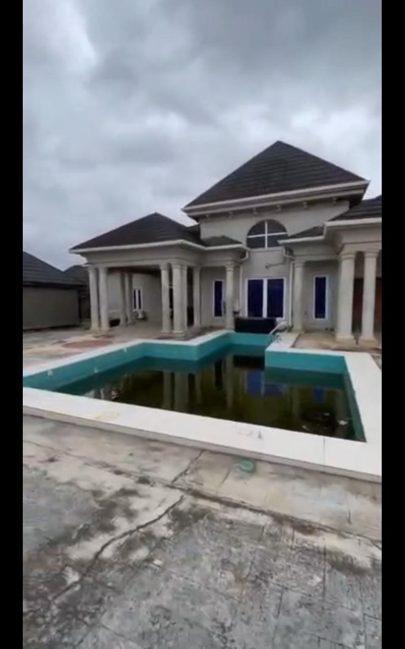 5-Bedroom Fully Detached Bungalow with Swimming Pool at Jakande/Isolo