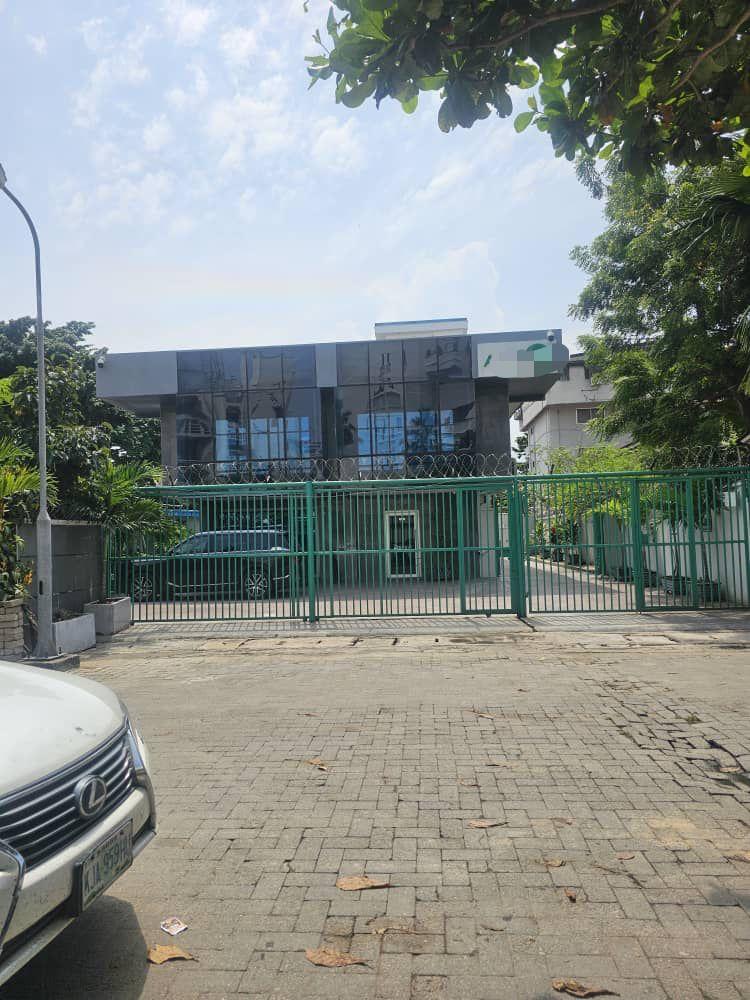 5-Bedroom Fully Detached Property with BQ for Sale/Lease