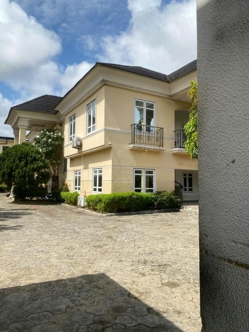 1,305sqm Prime Land with Existing Structure at Lekki Scheme 2