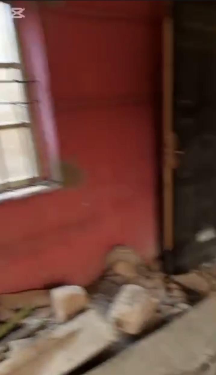 TO LET  RENOVATED 2 BEDROOM FLAT AT BACK OF ACCESS BANK NNPC, NEAR EJIGBO LOCAL GOVERNMENT