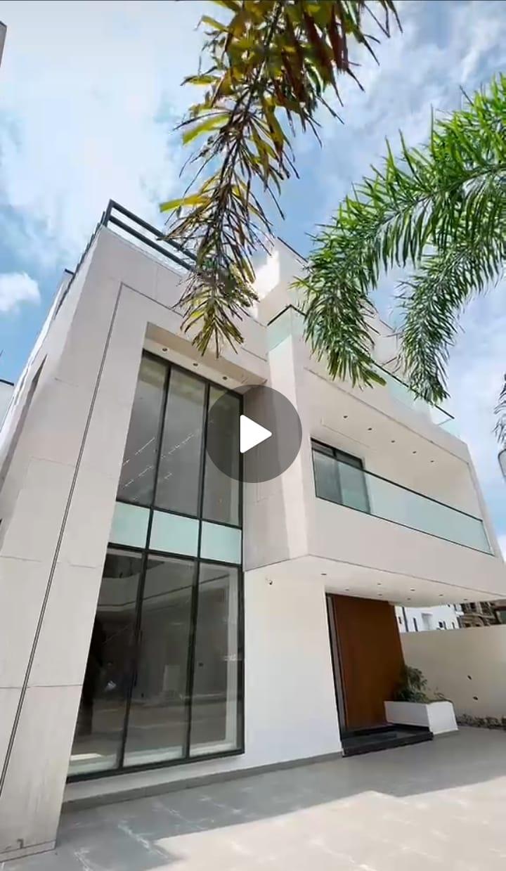 6-Bedroom Fully Detached Villa for Sale – Lekki Phase 1, Lagos