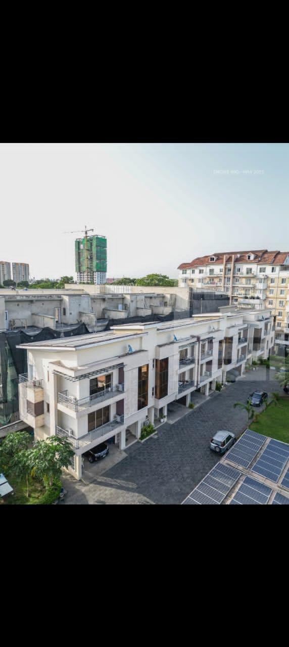 A structural property measuring 2,206sqm comprising 5 units of semi detached duplexes for outright sale @ Old Ikoyi, Ikoyi.