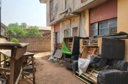 Old building of 4 units of 3-bedroom flats for sale – obawole